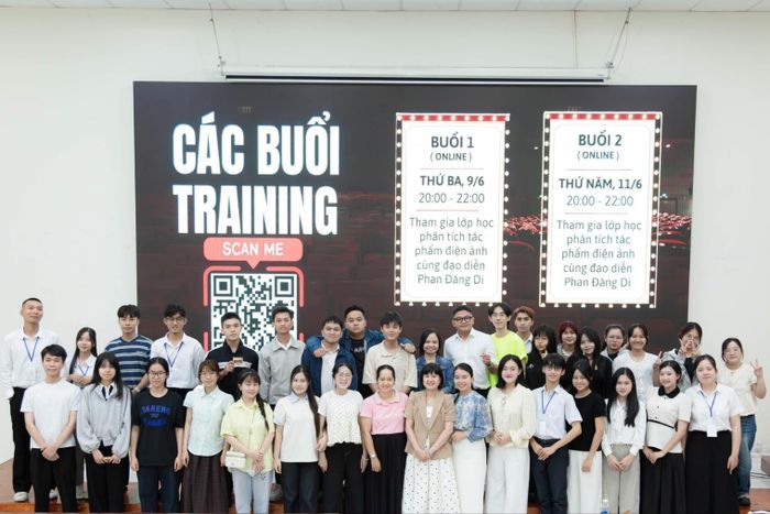 Với DANAFF’s Cinephiles, giảng đường không chỉ là nơi tiếp nhận tri thức, mà còn là nơi tình yêu với nghệ thuật thứ bảy được khơi mở bằng những trải nghiệm gần gũi và giàu đối thoại. Ảnh: GIA LỘC