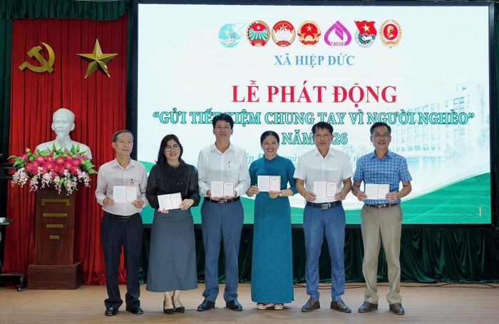 Hiệp Đức phát động tuần lễ “Gửi tiết kiệm chung tay vì người nghèo”, phấn đấu huy động 2 tỷ đồng. Ảnh: GIA PHÚC