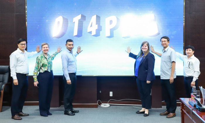 Ra mắt Hệ thống quản lý nhà công sản (PBMS) và Hệ thống ứng dụng quản lý đô thị tích hợp cấp phường Hải Châu (SIMP). Ảnh: NGỌC PHÚ
