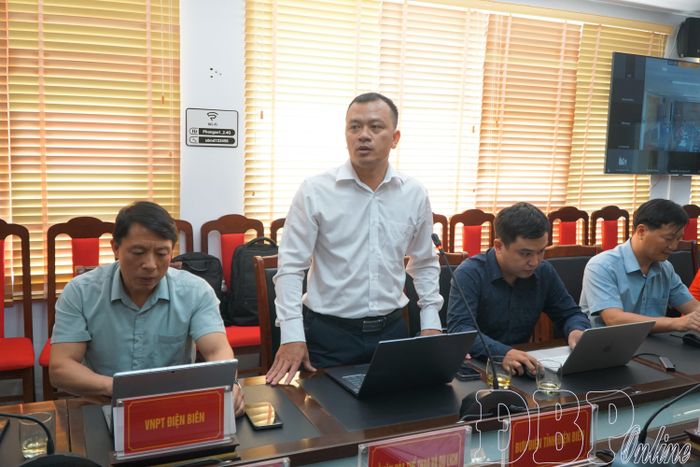 Đại biểu tham gia ý kiến tại phiên họp.