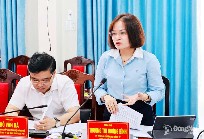Ủy viên Ban Thường vụ Thành ủy, Giám đốc Sở Tài chính Trương Thị Hương Bình phát biểu tại buổi làm việc. Ảnh: Công Nghĩa