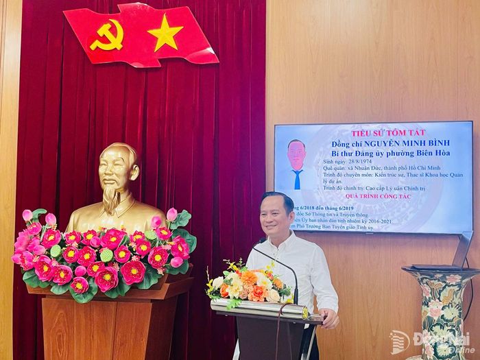 Bí thư Đảng ủy phường Biên Hòa Nguyễn Minh Bình phát biểu tại hội nghị. Ảnh: Phương Hằng