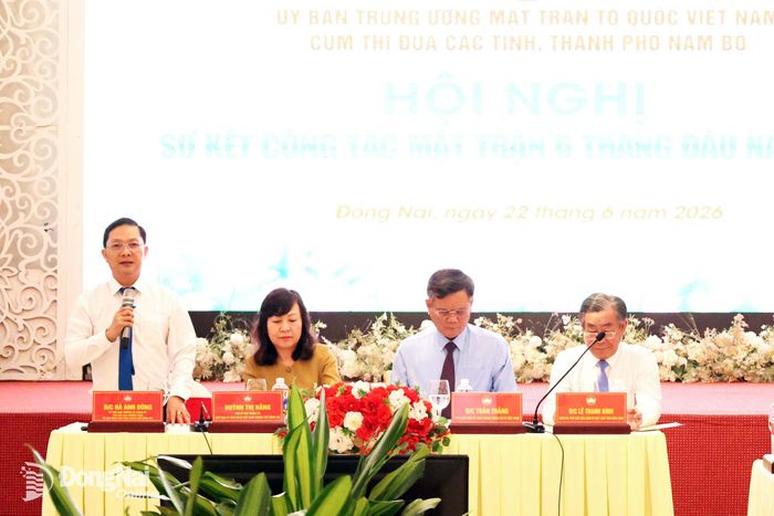 Đồng chí Hà Anh Dũng, Ủy viên Ban Thường vụ Thành ủy, Phó Chủ tịch Thường trực Ủy ban MTTQ Việt Nam thành phố Đồng Nai phát biểu tại hội nghị. Ảnh: Hồ Thảo