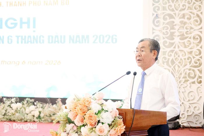 Đồng chí Lê Thanh Bình, Ủy viên Ban Thường vụ Tỉnh ủy, Phó Chủ tịch Ủy ban MTTQ Việt Nam tỉnh Vĩnh Long phát biểu tại hội nghị. Ảnh: Hồ Thảo