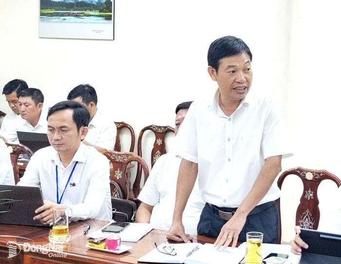Trưởng phòng Quản lý kết cấu và an toàn giao thông (Sở Xây dựng) Nguyễn Đức Dân giải trình các ý kiến chất vấn tại buổi giám sát. Ảnh: Vương Thế