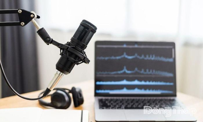 Ảnh minh họa thu phát sóng Podcast.