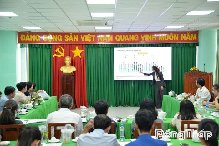 Báo và phát thanh, truyền hình Đồng Tháp tổ chức tập huấn nâng cao năng lực kinh tế báo chí đa nền tảng. Ảnh: V.Thảo