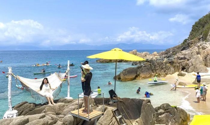  Điểm du lịch Bãi Bổn ở Nhơn Châu. Ảnh: Dũng Nhân 