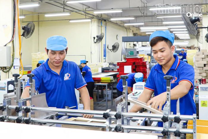 Người lao động Công ty Cổ phần In bao bì Khatoco luôn an tâm làm việc.