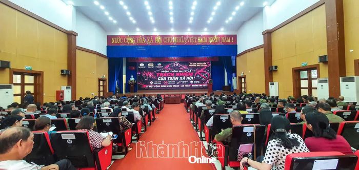 Quảng cảnh hội nghị.