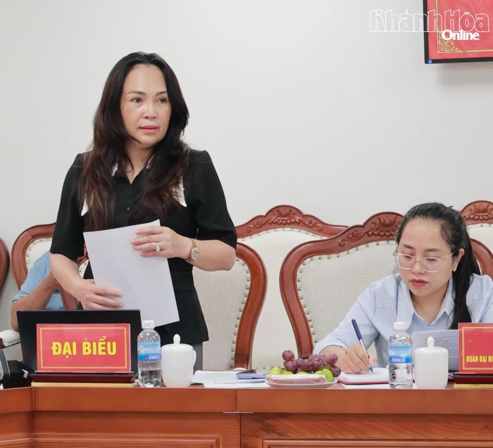 Đại biểu phát biểu ý kiến tại hội nghị.