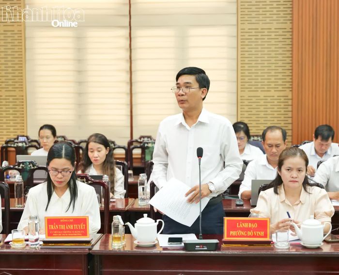 Lãnh đạo phường Đô Vinh đề nghị sớm hoàn thiện các quy định về phân cấp, phân quyền để tránh chồng chéo trong quá trình xử lý công việc.