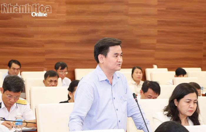 Lãnh đạo Sở Giáo dục và Đào tạo báo cáo một số nội dung.