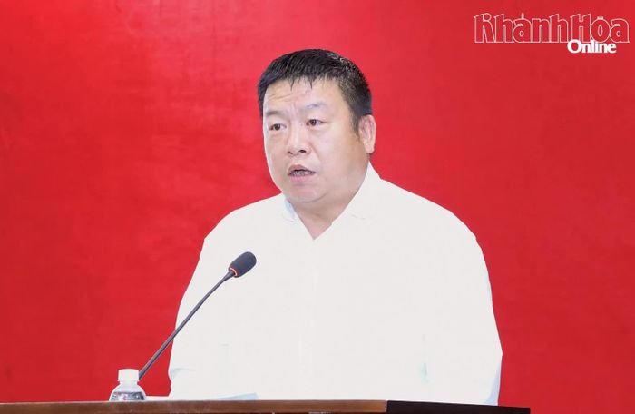 Đồng chí Võ Hoàn Hải trình bày báo cáo sơ kết 6 tháng đầu năm.