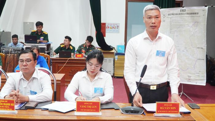 Đồng chí Hà Văn Sơn – Bí thư Đảng ủy xã Nậm Hàng phát biểu chỉ đạo tại hội nghị.
