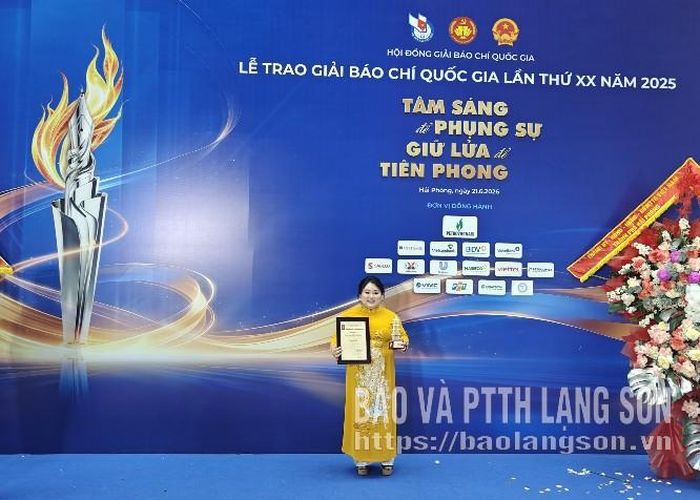 Tác giả Hoàng Diệp Hằng, Báo và PTTH Lạng Sơn vinh dự cùng nhóm tác giả đoạt giải C Giải Báo chí Quốc gia lần thứ XX