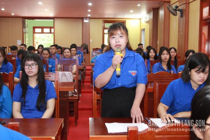 Thanh niên xã Thiện Hòa phát biểu ý kiến tại hội nghị