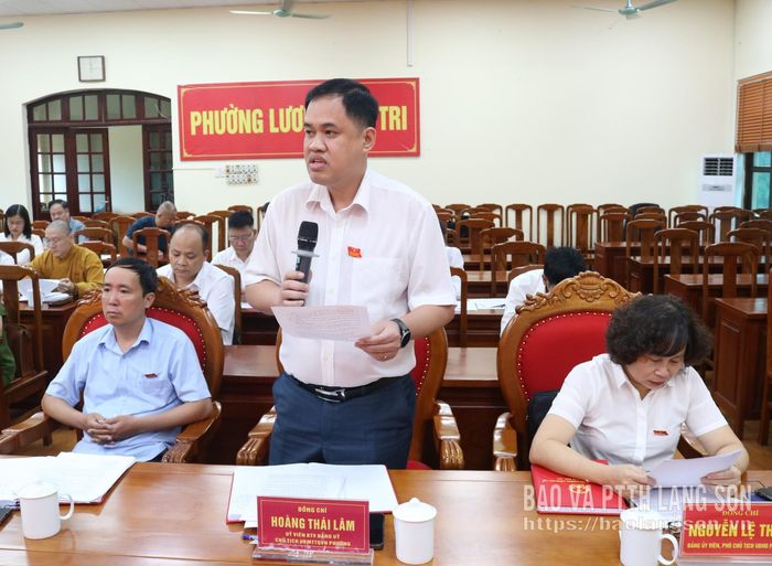 Đại biểu phát biểu ý kiến tại kỳ họp