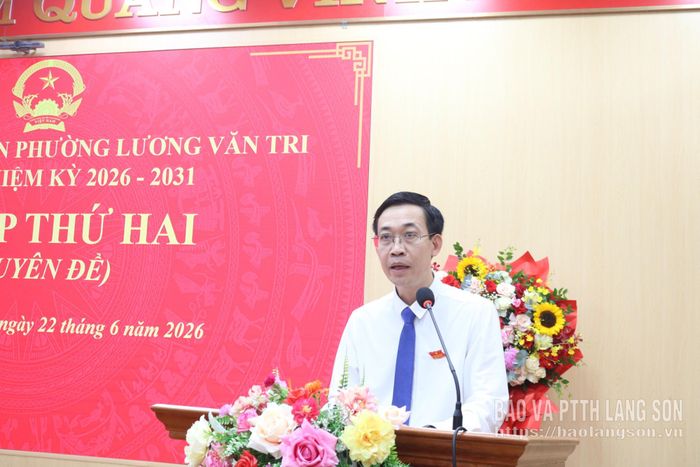 Bí thư Đảng ủy, Chủ tịch HĐND phường phát biểu tại kỳ họp