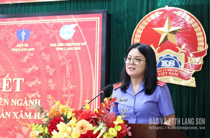 Viện trưởng Viện Kiểm sát nhân dân tỉnh phát biểu tại buổi lễ