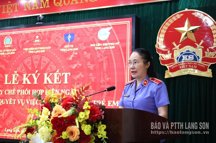 Lãnh đạo Viện Kiểm sát nhân dân tỉnh phát biểu đề dẫn quy chế phối hợp