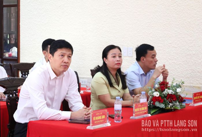 Các đại biểu dự buổi lễ