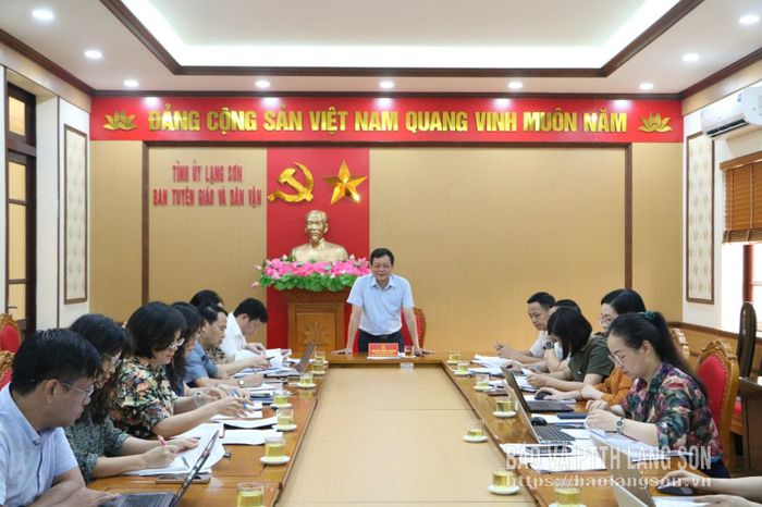 Đồng chí Nguyễn Quốc Khánh, Ủy viên Ban Thường vụ Tỉnh ủy, Trưởng Ban Tuyên giáo và Dân vận Tỉnh ủy, Trưởng Ban Tổ chức cuộc thi quán triệt nội dung cuộc họp