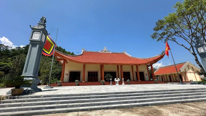 Đình Làng Nhớn thuộc tổ dân phố Suối Ngàn, phường Cam Đường.