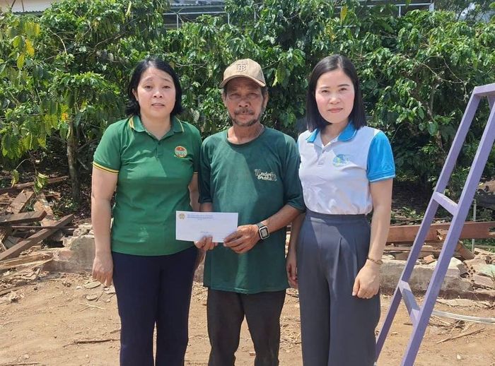 Ủy ban MTTQ xã Đam Rông 2 kịp thời thăm hỏi, hỗ trợ các gia đình bị thiệt hại bởi thiên tai