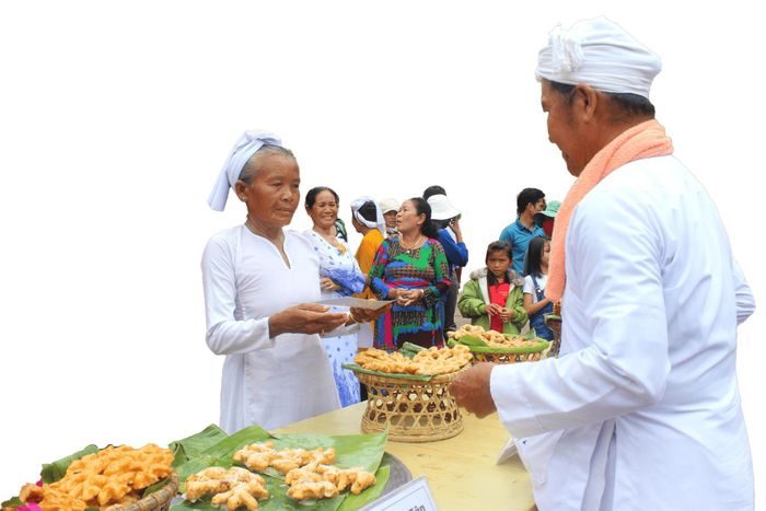 Bánh gừng không chỉ là truyền thống, văn hóa mà còn mang lại nguồn thu đáng kể cho đồng bào Chăm