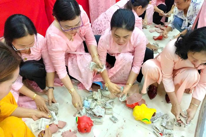 Mô hình nuôi heo đất xây nhà cho phụ nữ nghèo do Hội LHPN xã Suối Kiết phát động mang lại hiệu quả thiết thực, giúp các hộ phụ nữ nghèo an cư lạc nghiệp