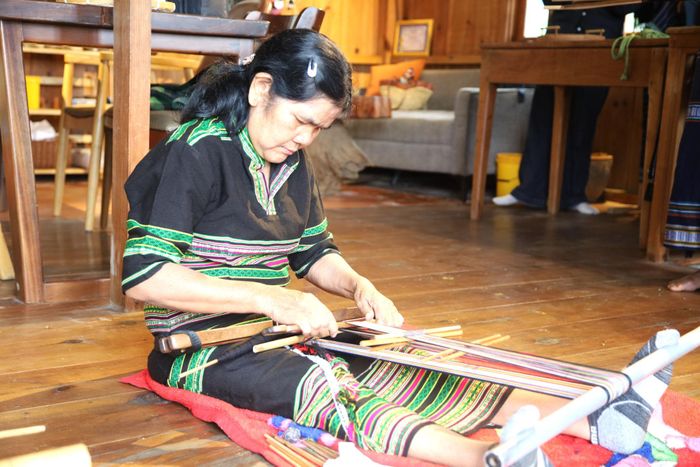 Tại thôn Đăng Gia Dềt B, phường Lang Biang - Đà Lạt, nghề dệt vẫn hiện diện trong đời sống thường nhật của người dân tộc Cil