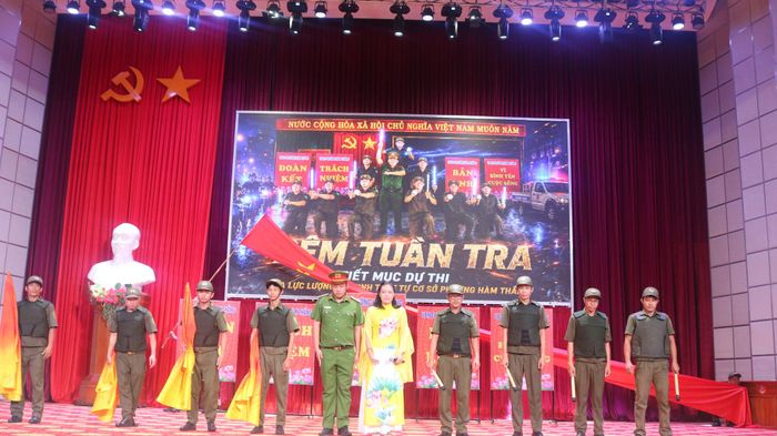 Phần giới thiệu của đội phường Hàm Thắng tuần tra giữ gìn an ninh, trật tự cơ sở