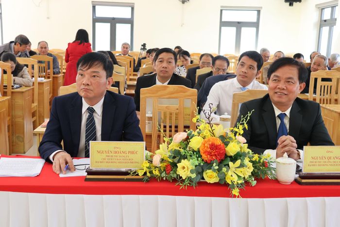 Chủ tịch UBND Phường Lâm Viên - Đà Lạt Nguyễn Hoàng Phúc, Phó Bí thư Thường trực Đảng ủy Nguyễn Quang Hải tham dự kỳ họp