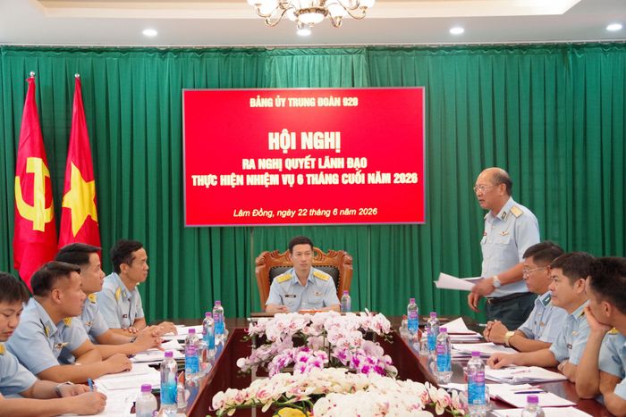 Thiếu tướng Ngô Vĩnh Phúc, Hiệu trưởng Trường Sĩ quan Không quân phát biểu chỉ đạo hội nghị