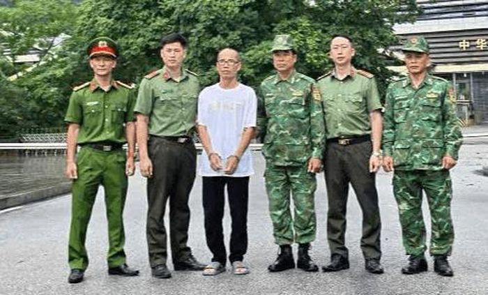 Các lực lượng phối hợp bắt giữ đối tượng truy nã đặc biệt nguy hiểm Phạm Xuân Cương.