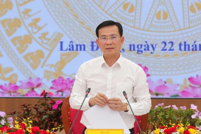 Ủy viên Ban Chấp hành Trung ương Đảng, Phó Bí thư Tỉnh ủy, Chủ tịch UBND tỉnh Hồ Văn Mười yêu cầu các đơn vị, địa phương phải lên sơ đồ Gantt để theo dõi, đẩy nhanh tiến độ giải ngân vốn