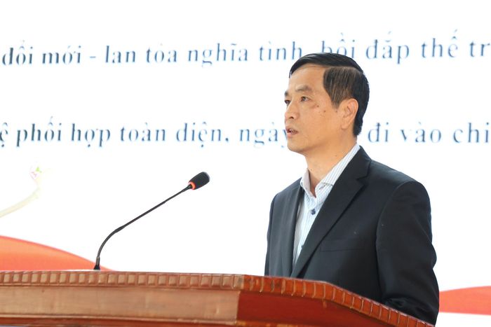 Ủy viên Ban Thường vụ Tỉnh ủy, Trưởng Ban Tuyên giáo và Dân vận Tỉnh ủy Lâm Đồng Võ Thanh Bình trình bày tham luận tại hội nghị