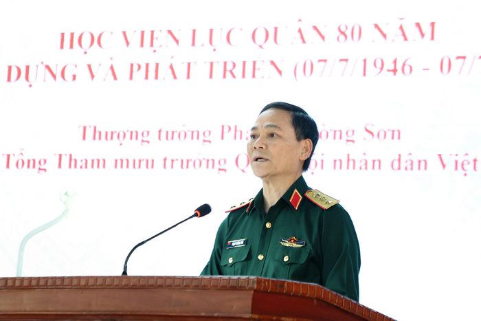 Thượng tướng Phạm Trường Sơn, Phó Tổng Tham mưu trưởng Quân đội nhân dân Việt Nam phát biểu chỉ đạo hội thảo