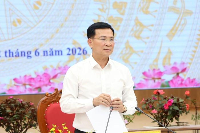 Ủy viên Ban Chấp hành Trung ương Đảng, Phó Bí thư Tỉnh ủy, Chủ tịch UBND tỉnh Hồ Văn Mười kết luận cuộc họp