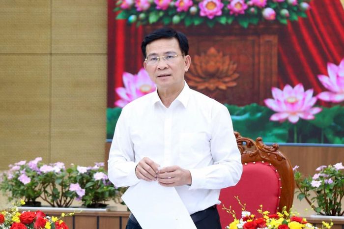 Ủy viên Ban Chấp hành Trung ương Đảng, Phó Bí thư Tỉnh ủy, Bí thư Đảng ủy, Chủ tịch UBND tỉnh Hồ Văn Mười yêu cầu Đảng bộ UBND tỉnh chủ động, linh hoạt triển khai hiệu quả các nghị quyết, kế hoạch