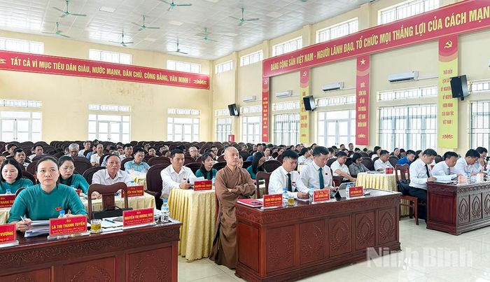 Các đại biểu tham dự kỳ họp. Ảnh: Hồng Nhung