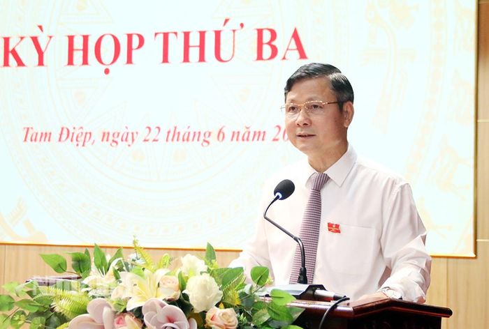 Đồng chí Đặng Đức Tân, Tỉnh ủy viên, Bí thư Đảng ủy, Chủ tịch HĐND phường Tam Điệp phát biểu khai mạc kỳ họp.