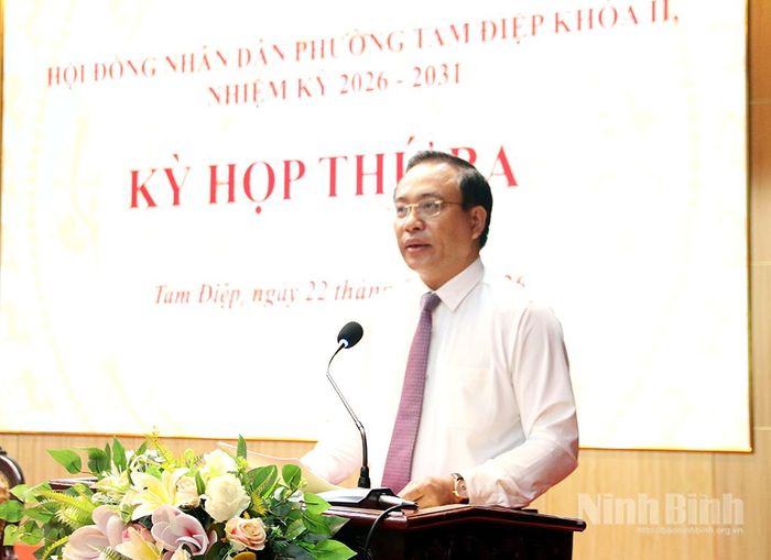 Đồng chí Đặng Thanh Sơn, Ủy viên Ban Thường vụ Tỉnh ủy, Phó Chủ tịch UBND tỉnh phát biểu chỉ đạo tại kỳ họp. Ảnh: Trần Ích