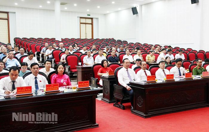 Các đại biểu tham dự kỳ họp HĐND phường Tam Điệp. Ảnh: Trần Ích