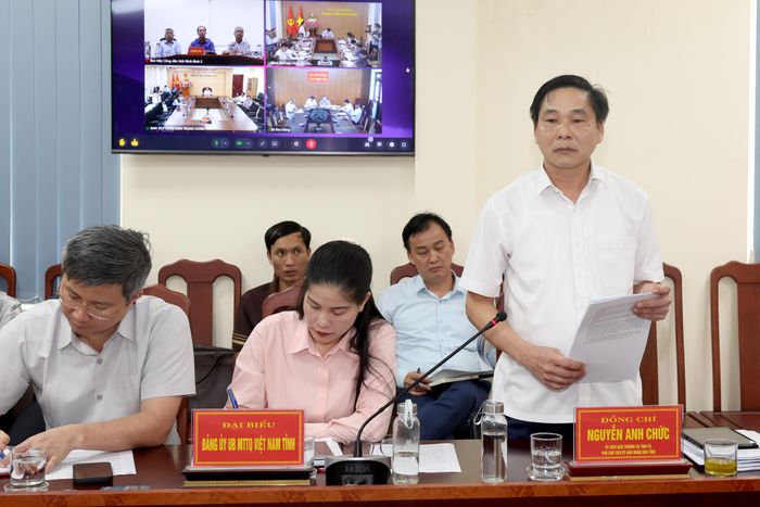 Đồng chí Nguyễn Anh Chức, Ủy viên Ban Thường vụ Tỉnh ủy, Phó Chủ tịch UBND tỉnh phát biểu tại phiên tiếp công dân.