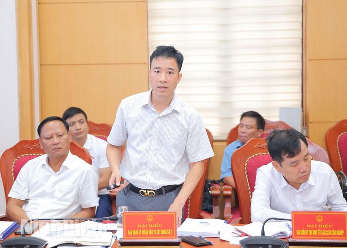Lãnh đạo Ban Quản lý dự án đầu tư xây dựng số 2 phát biểu tại hội nghị.
