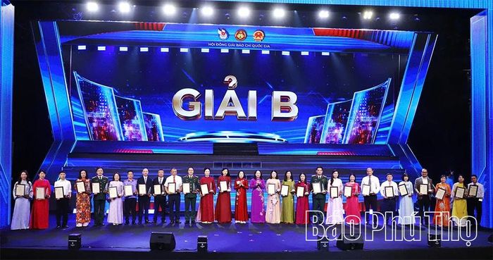 Báo và phát thanh, truyền hình Phú Thọ có tác phẩm “Giữ hồn làng trong phát triển”, thể loại Phát thanh tổng hợp (Nhóm tác giả: Quỳnh Hoa, Trọng Khánh, Mỹ Duyên, Tuấn Việt, Hồng Phượng) xuất sắc đạt giải B.