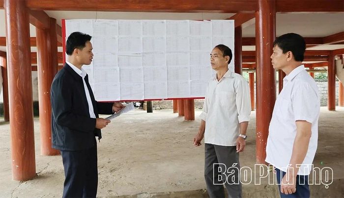 Cán bộ xã Nhân Nghĩa tích cực đi cơ sở, nắm bắt tình hình Nhân dân.
