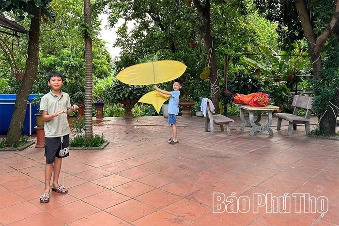 Niềm vui của trẻ em phường Việt Trì những ngày hè.